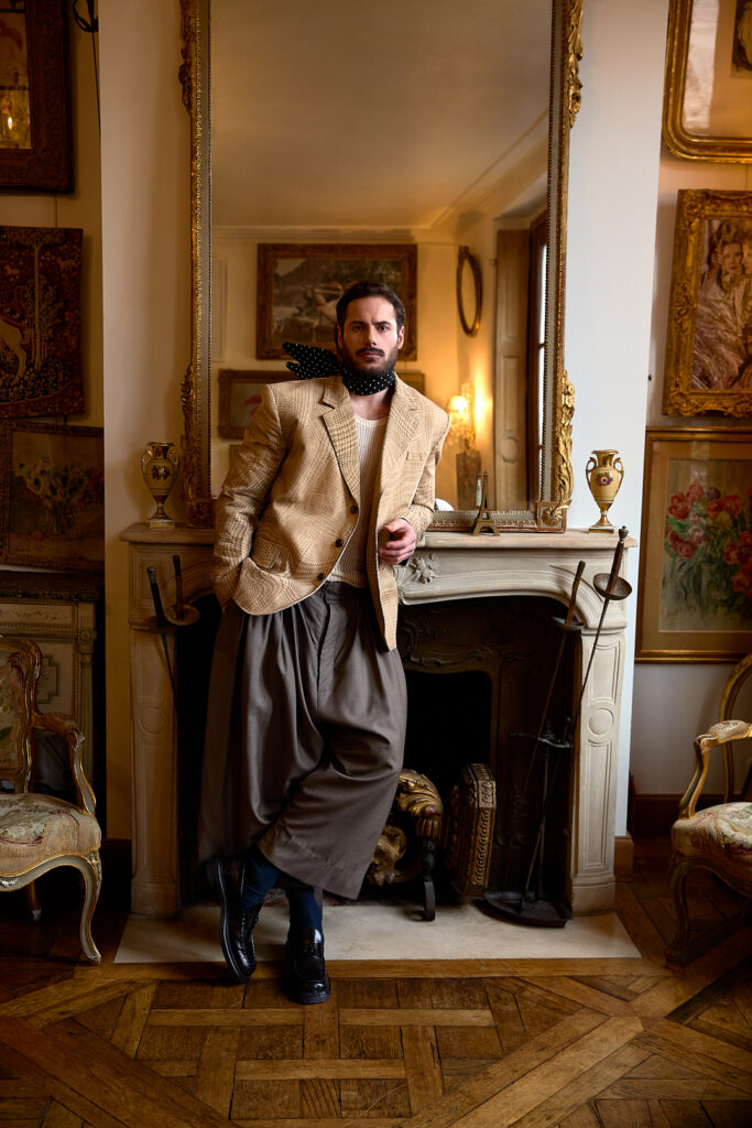 Alexandre Jacquier par Iris Brosch et Etienne Jeanson - Veste CAMPER LAB, Col ROMAIN KREMER,Pantalon et débardeur NEWSPEAK, Chaussures MARINE SERRE