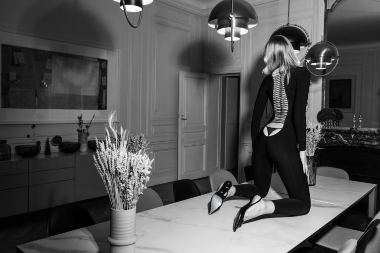 Gertruda Zilyte porte une ensemble Scandale pour LUI Magazine