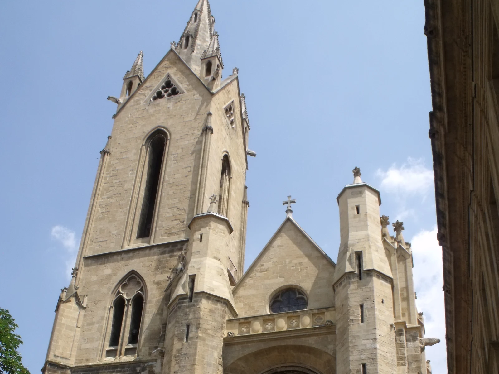 Clocher gothique de l'église Saint-Jean de Malte à Aix-en-Provence, sur la place où se trouve le musée Granet