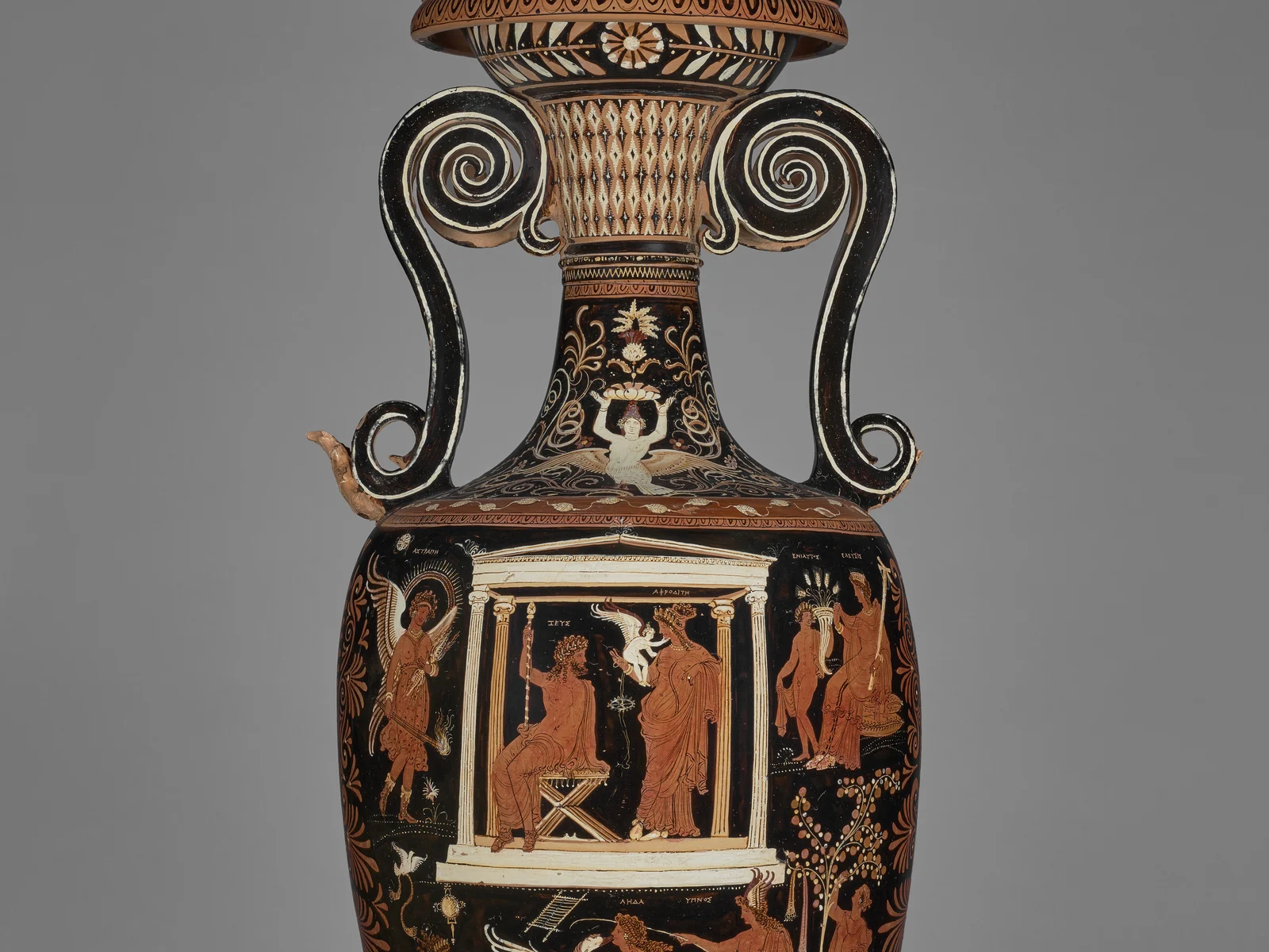 Vase grec antique à figures rouges représentant Zeus et Léda, anses en volutes, collection du Getty Museum